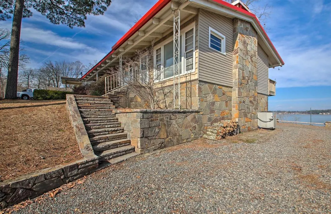 Lakefront Hot Springs Vacation Rental With Dock-1
