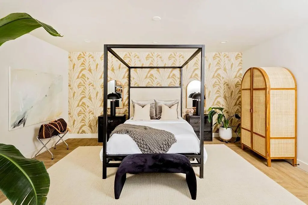 Cozy Luxury -The Pineapple Cottage Downtown-1