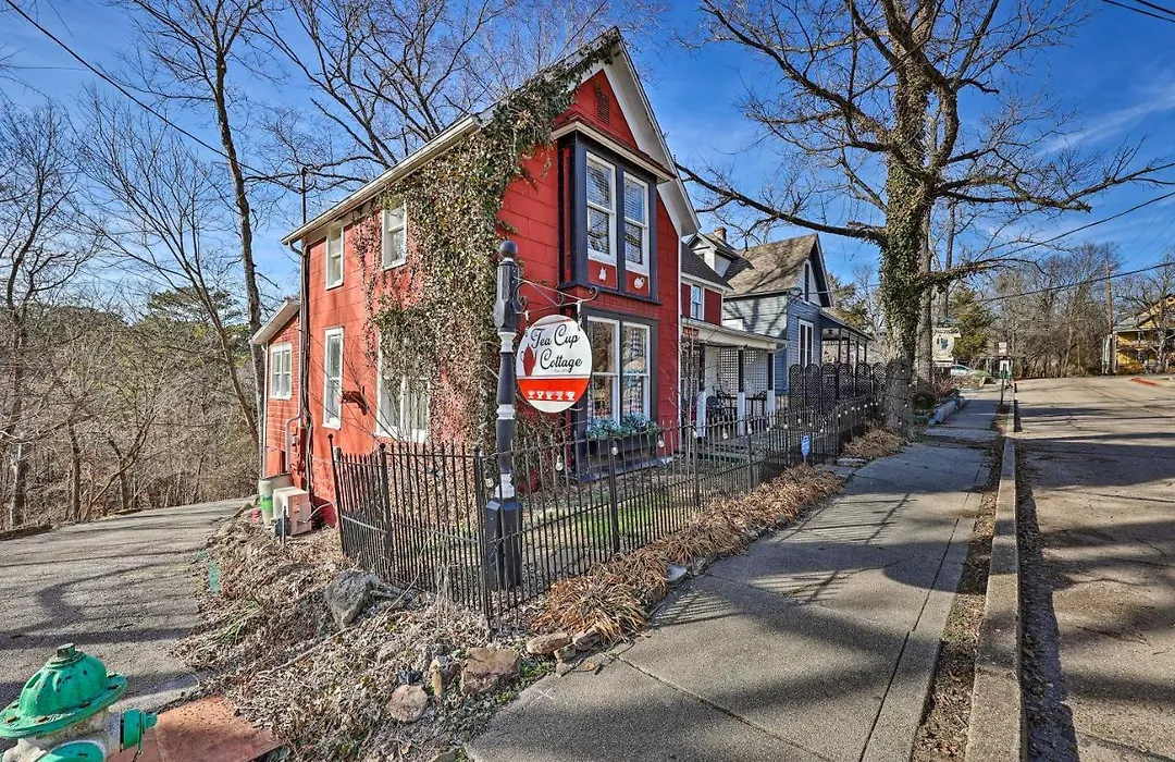 Walk To Dtwn Historic Home In Eureka Springs-1