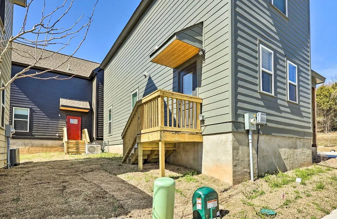 Convenient Fayetteville Home - 3 Mi To Town!-1