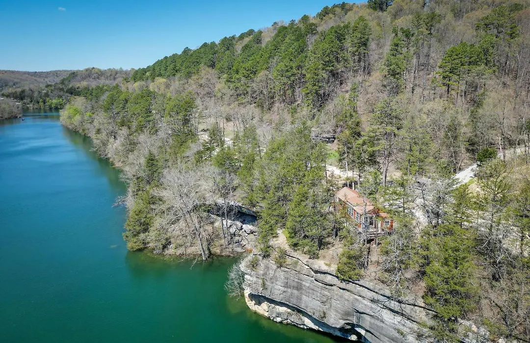 Cliffside Eureka Springs Cabin W/ Beaver Lake View-1