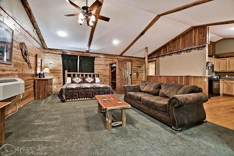 Secluded 2 Story Cabin Pool Wifi Smart Tvs-1