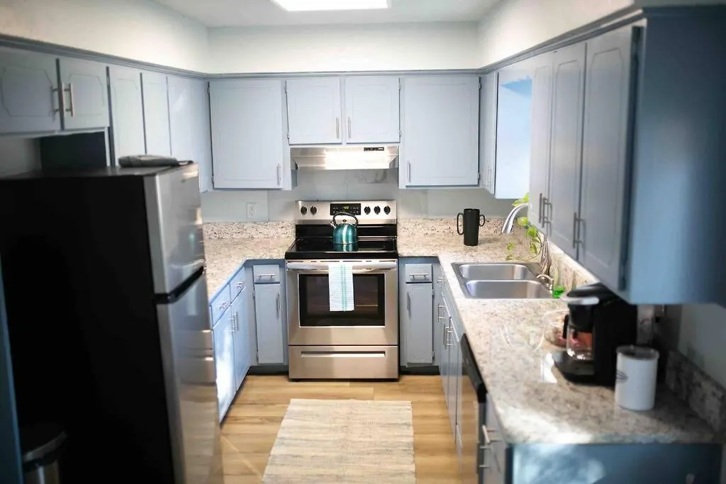 New! 3 Bedroom Downtown Local Style-The Carter On 4Th-1