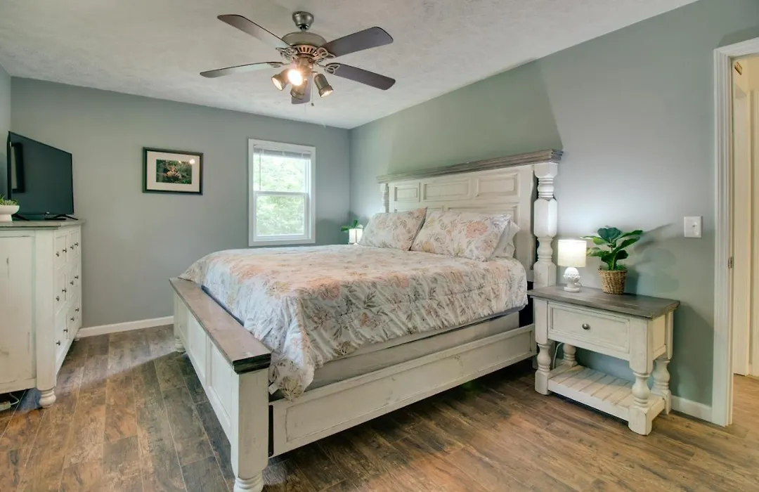 Mountain Home Vacation Rental With Fire Pit And Deck!-1