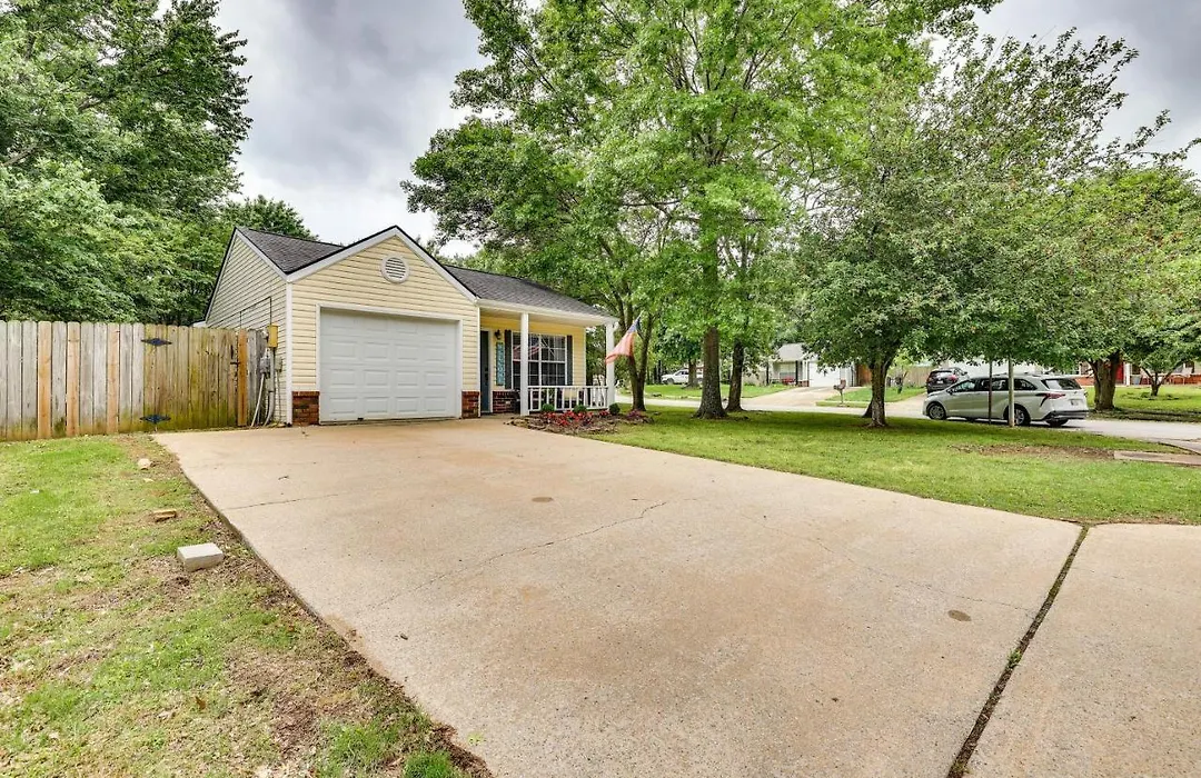 Cozy Fayetteville Vacation Rental Near Campus!-1