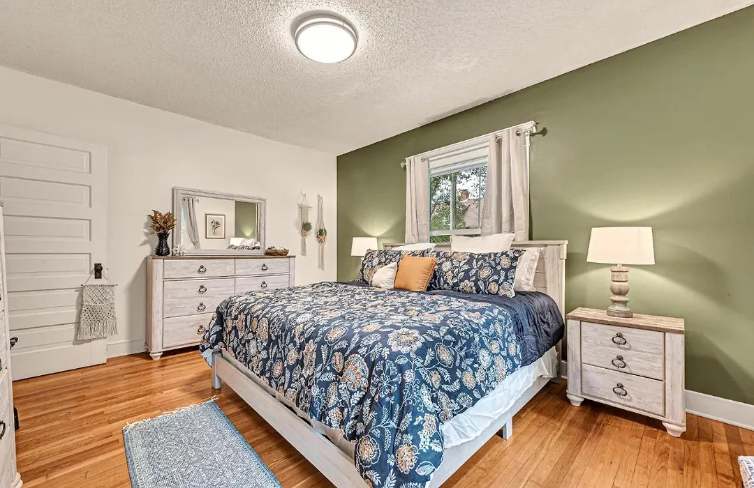 Madison Manor Bungalow-1