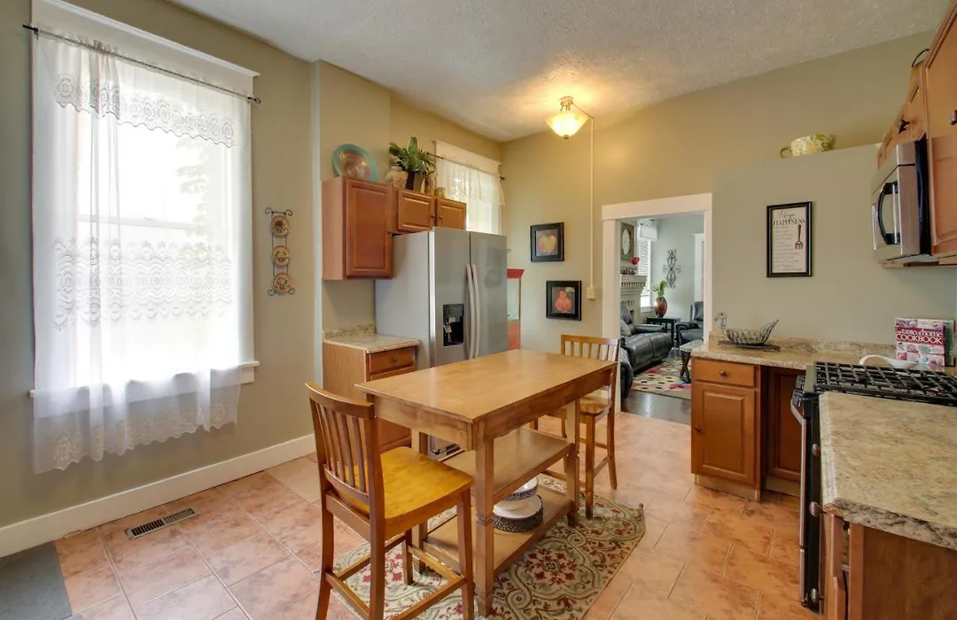 Historic Hot Springs Home With Porch And Backyard!-1