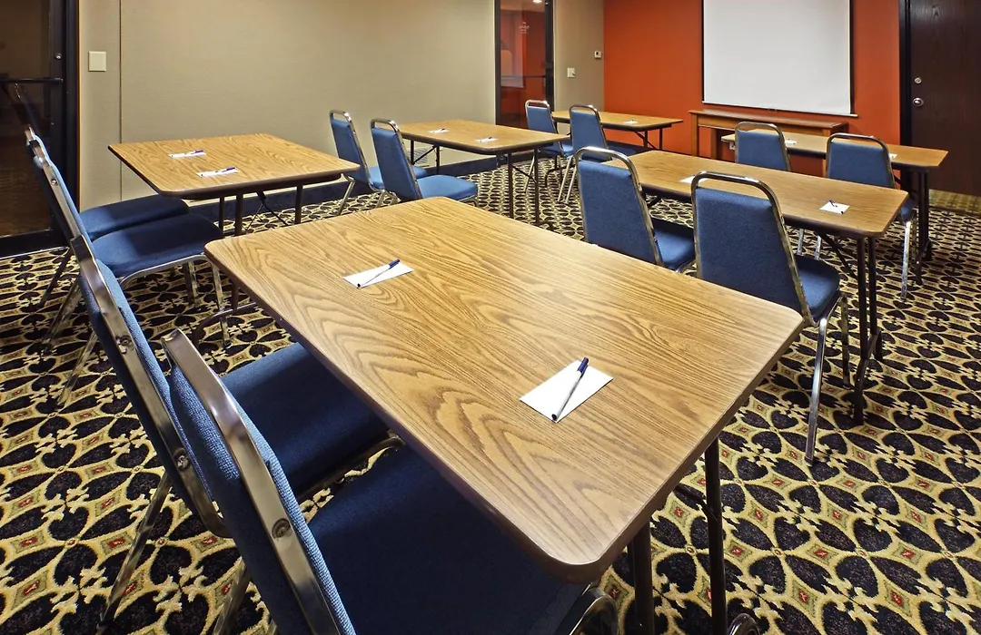 Holiday Inn Express & Suites Fayetteville University Of Arkansas Area By Ihg-1
