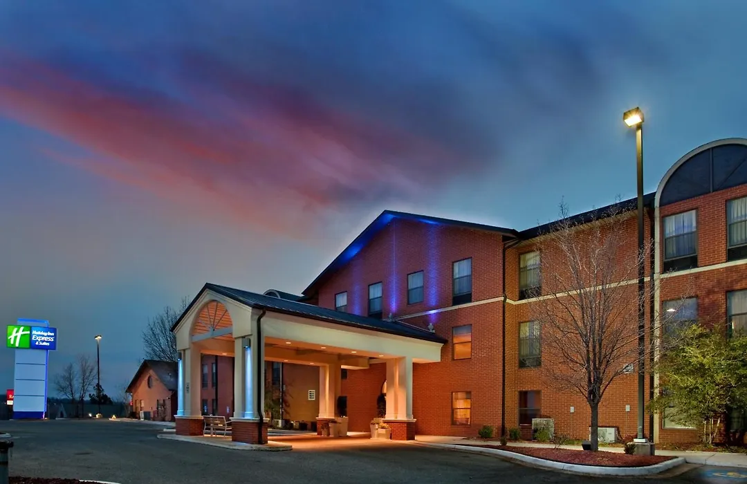 Holiday Inn Express & Suites Batesville By Ihg-1