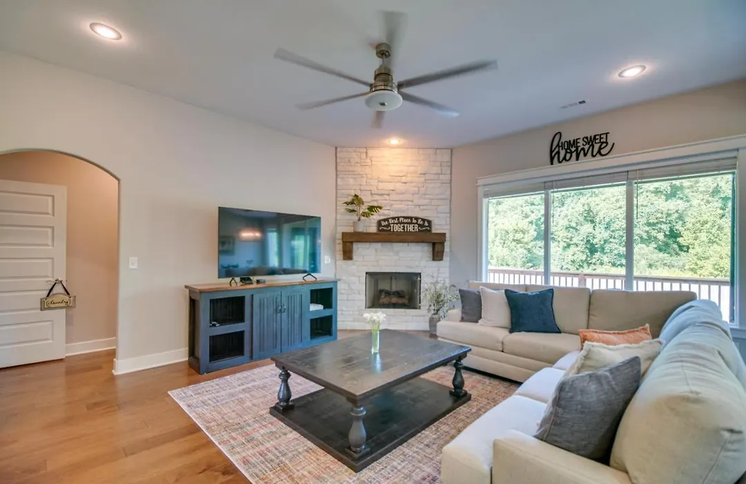 Fayetteville Vacation Rental W/ Deck & Shared Pool-1