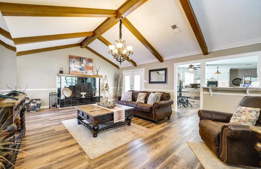 Charming Texarkana Home: Lake & Pool Access!-1