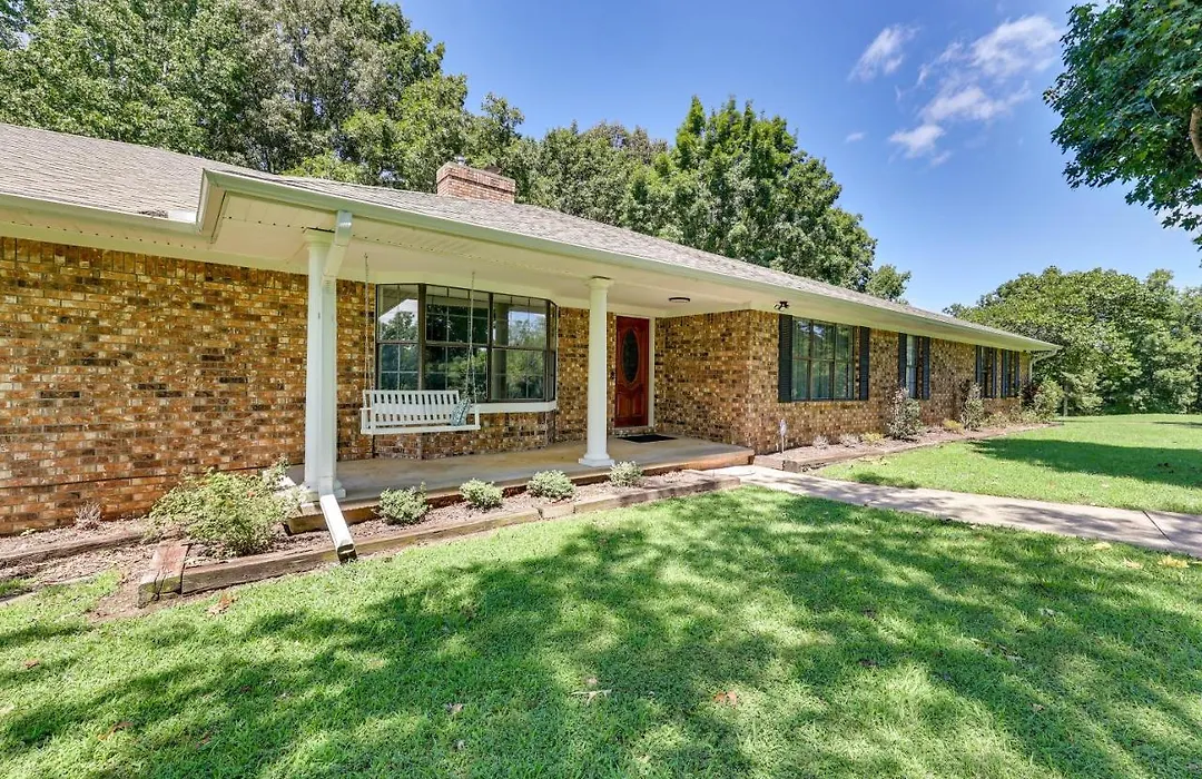 Fayetteville Retreat' On 9 Acres | Gym & Trails-1