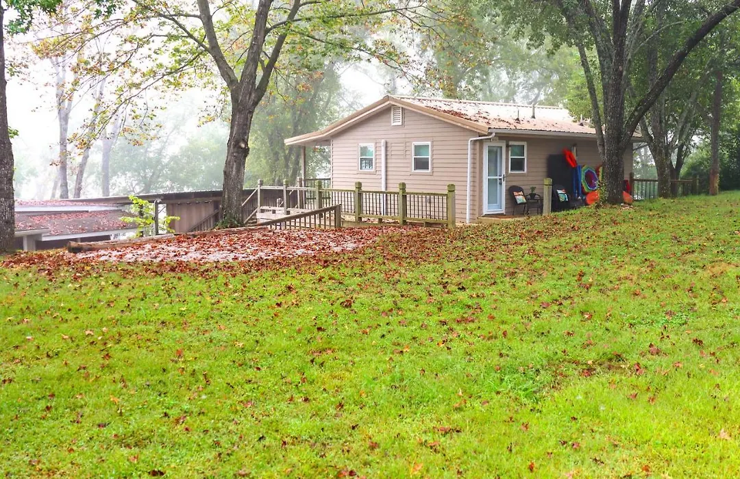 Lakefront Cottage By Little Golden Gate Bridge-1