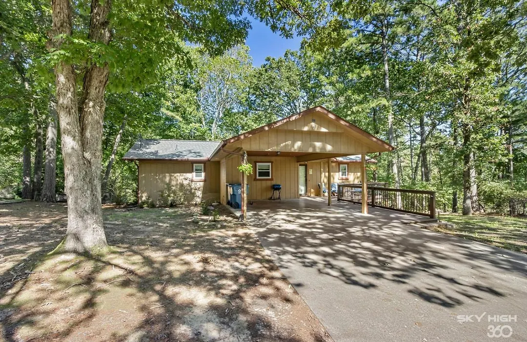 Wooded, Quiet Cottage, Very Close To The Back 40-1