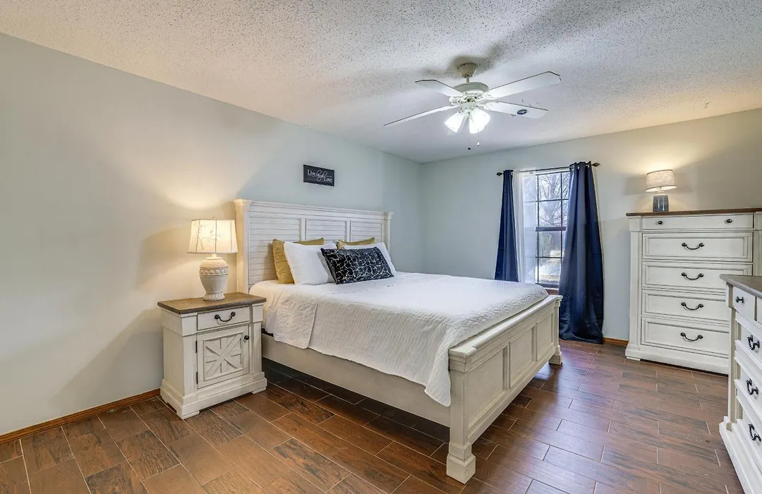 Rogers Vacation Home W/ Yard: 5 Mi To Bentonville-1
