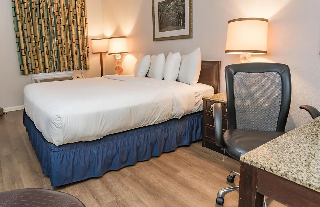 Traveler'S Inn-1