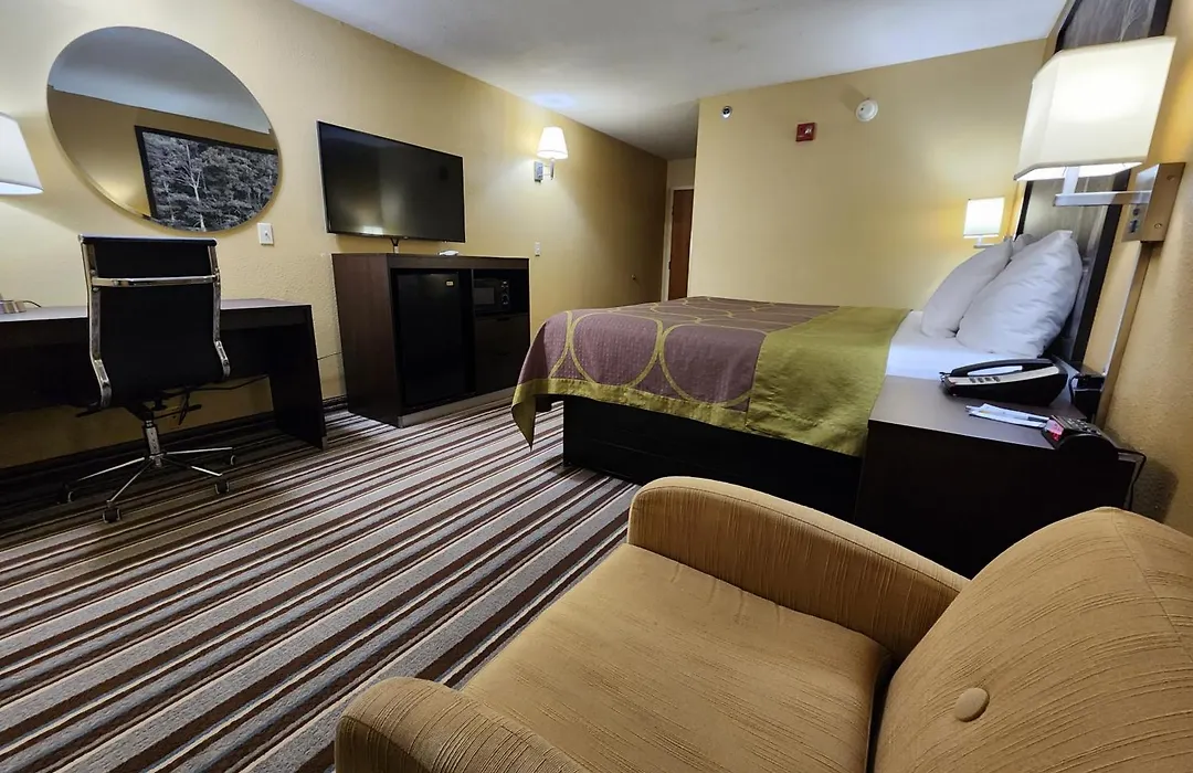 Super 8 By Wyndham Pine Bluff-1