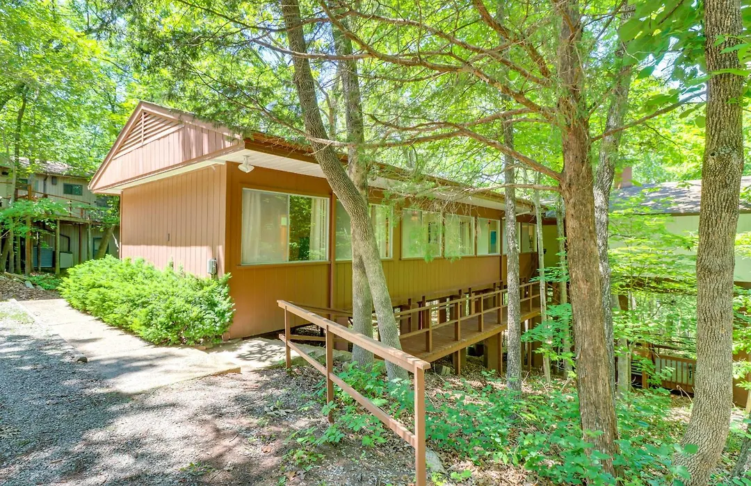 Woodsy Mountain Home Escape Walk To Marina!-1