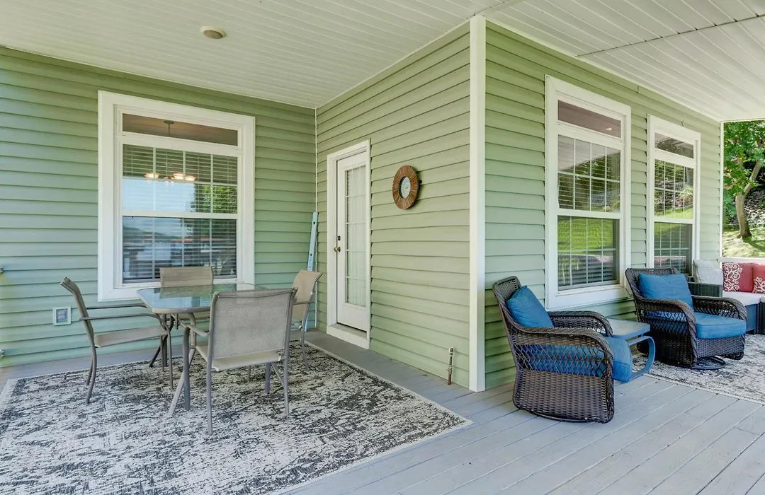 Waterfront Lake Hamilton Getaway With Boat Ramp!-1