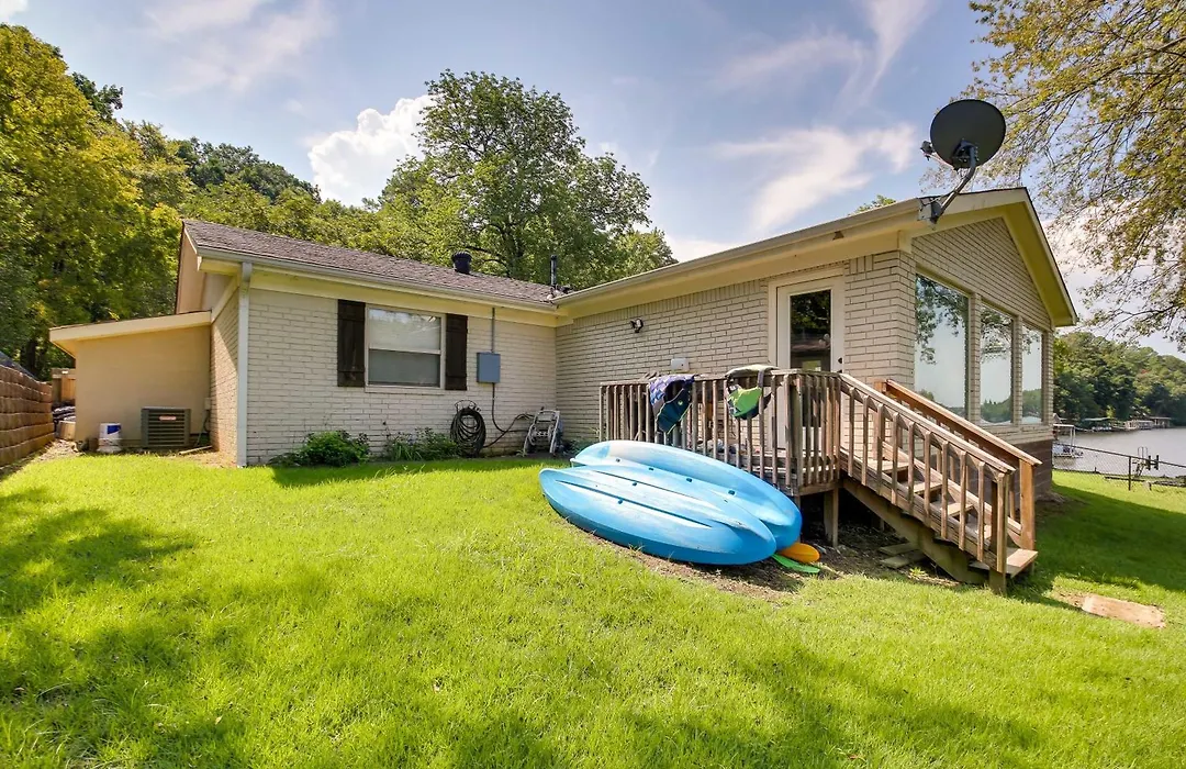 Lakefront Haven Near Oaklawn & Casino Resort!-1