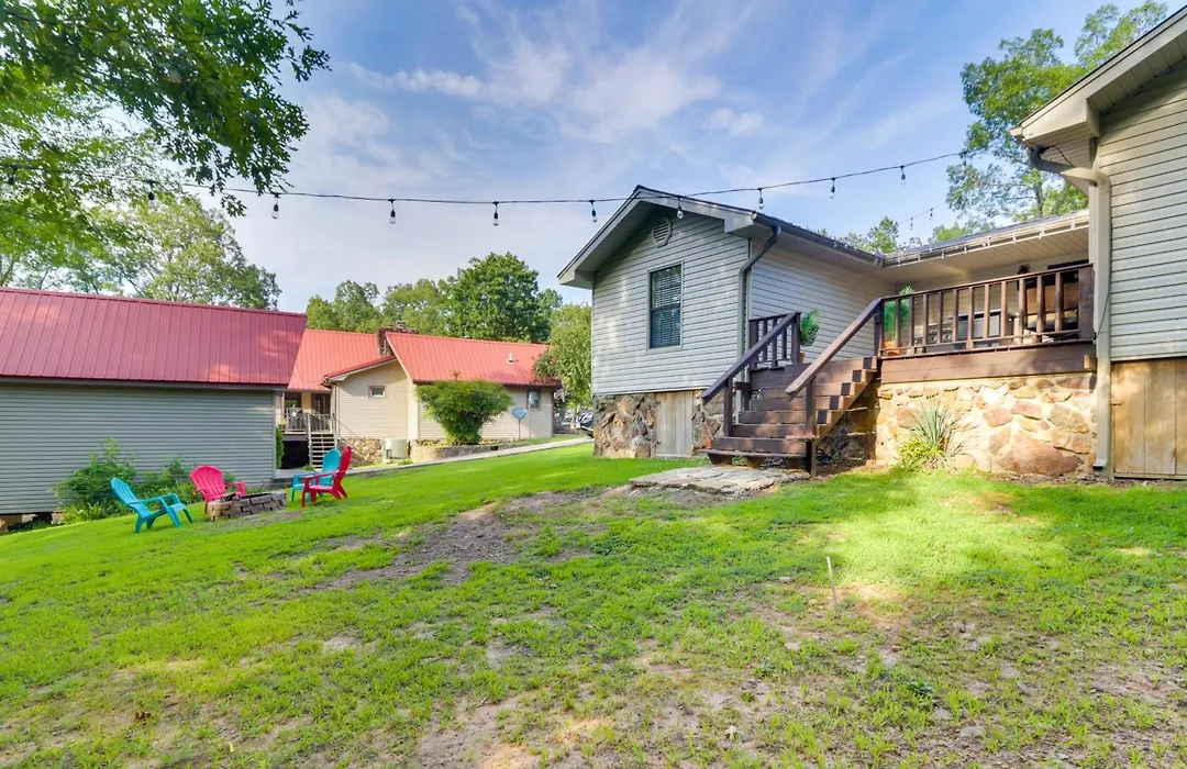 Waterfront Greers Ferry Lake Vacation Rental!-1