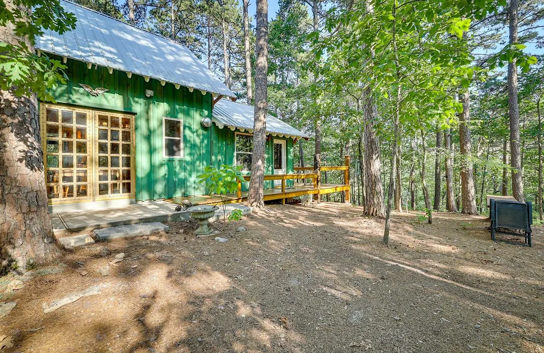 Pet-Friendly Eureka Springs Rental W/ Private Deck-1