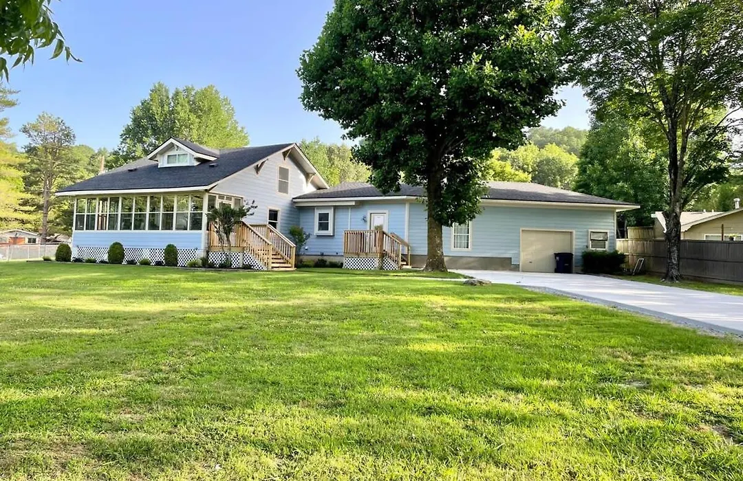 Beaver Lake Modern Getaway -3 Bedroom House-1