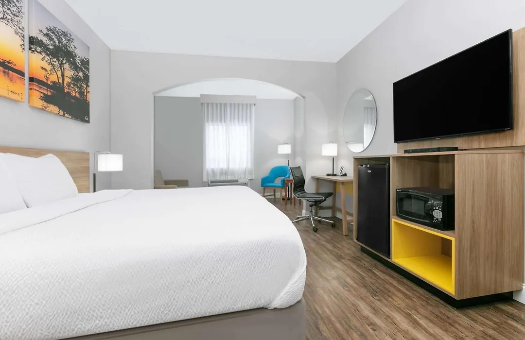 Days Inn & Suites By Wyndham Cabot-1