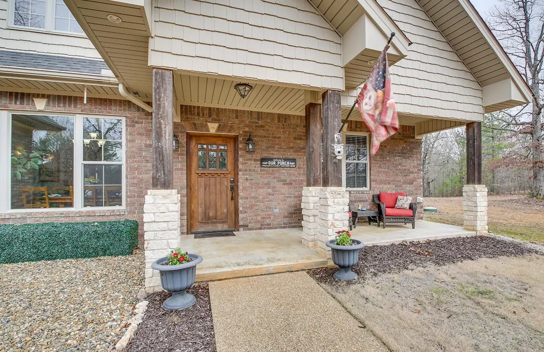 < 5 Mi To Lake Desoto: Grand Hot Springs Home-1
