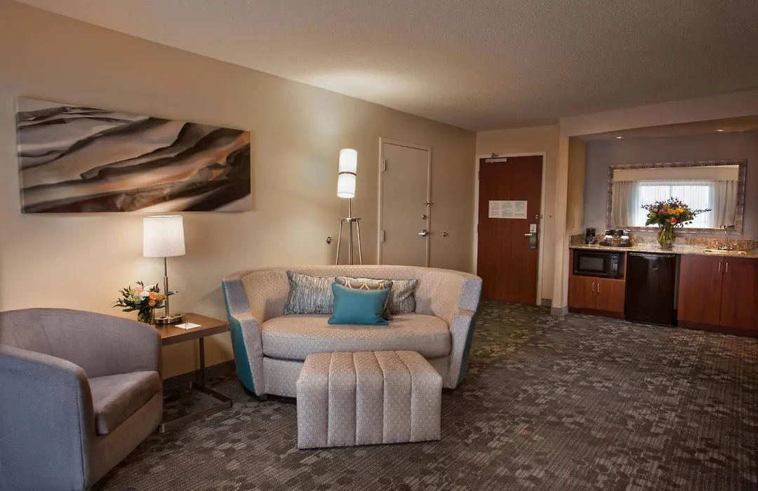 Courtyard By Marriott Fayetteville-1