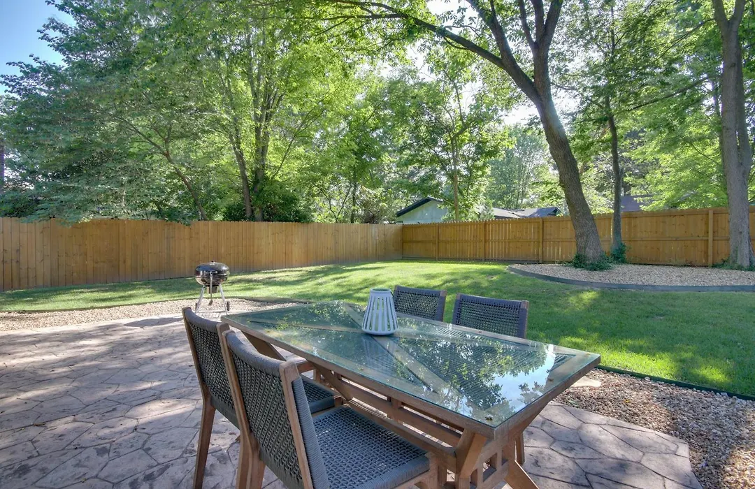 Sunny And Chic Retreat With Spacious Yard And Patio!-1
