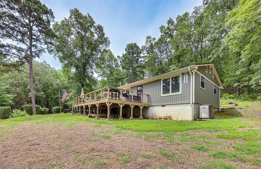 Treetop Hideaway With Lake Views And Fire Pit!-1