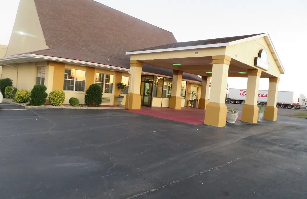 Days Inn By Wyndham Blytheville-1