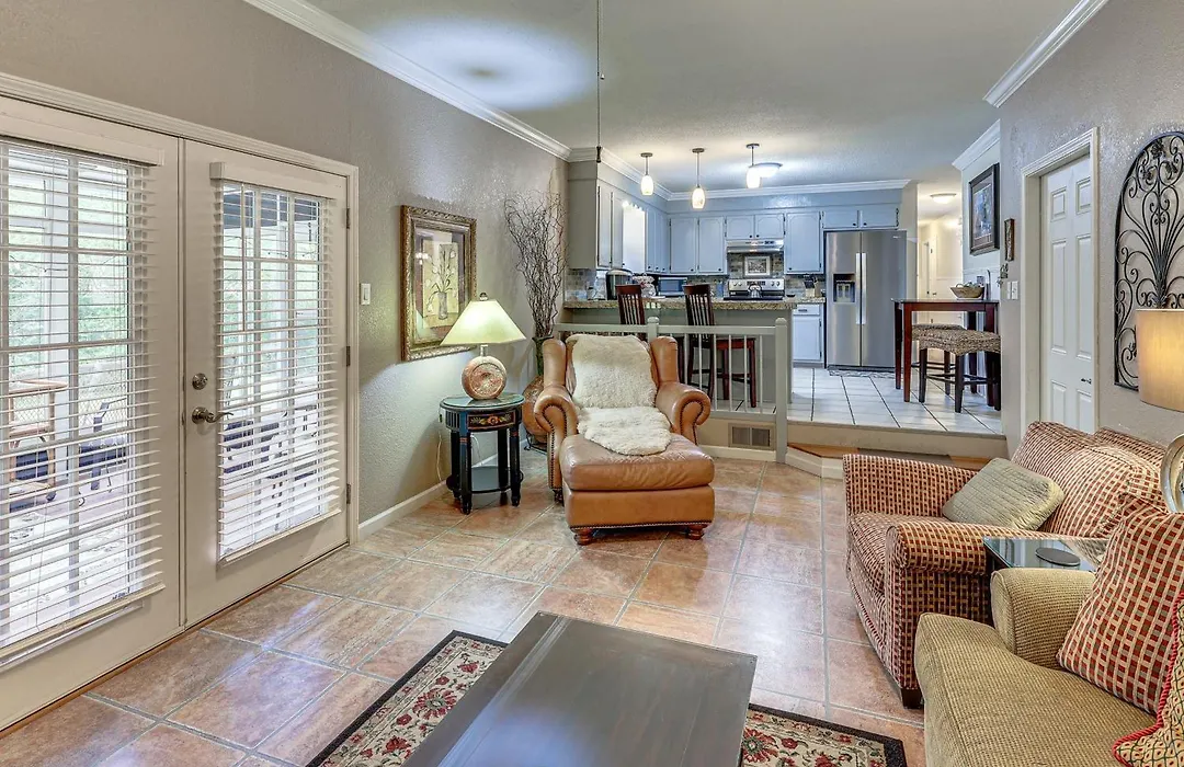 Sunroom & Yard: Charming Hot Springs Home!-1