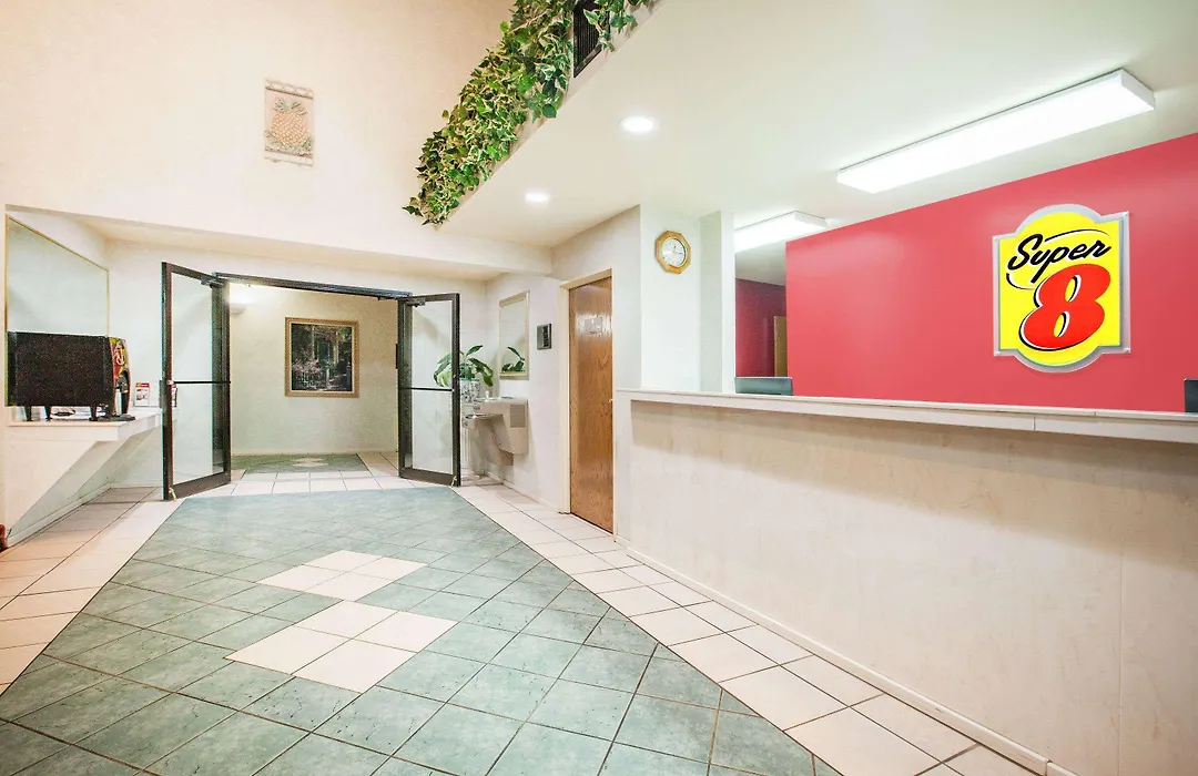 Super 8 By Wyndham White Hall-1