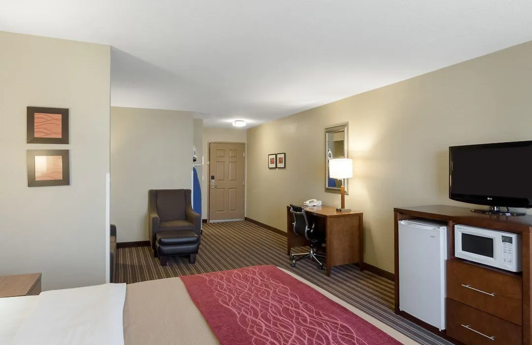 Comfort Inn & Suites Fayetteville-University Area-1