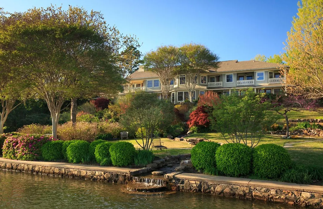 Lookout Point Lakeside Inn-1