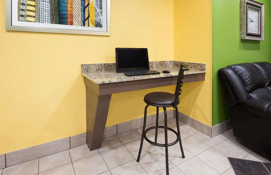Microtel Inn By Wyndham Rogers-1