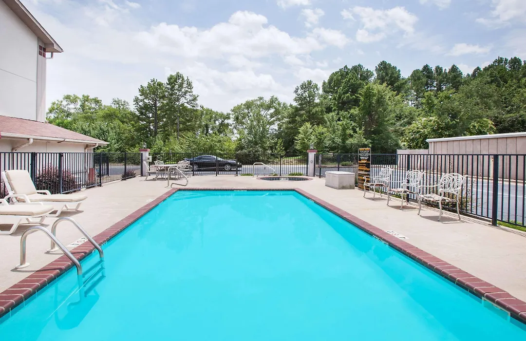 Super 8 By Wyndham Hot Springs-1