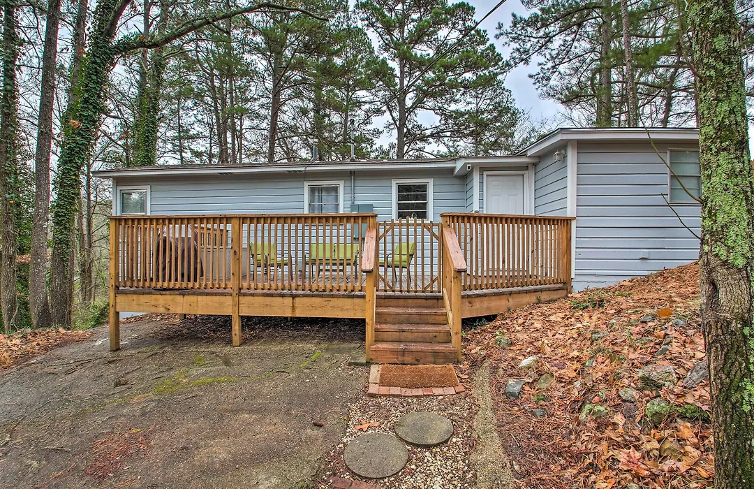 Centrally Located Hot Springs Home W/ Deck!-1