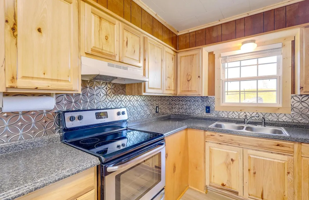 Pet-Friendly Cabin With Designated Boat Slip!-1