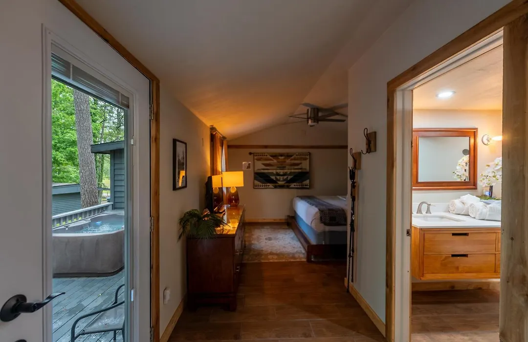 Dog‑Friendly Cabin W/ Trail-Hot Tub-Full Kitchen-1