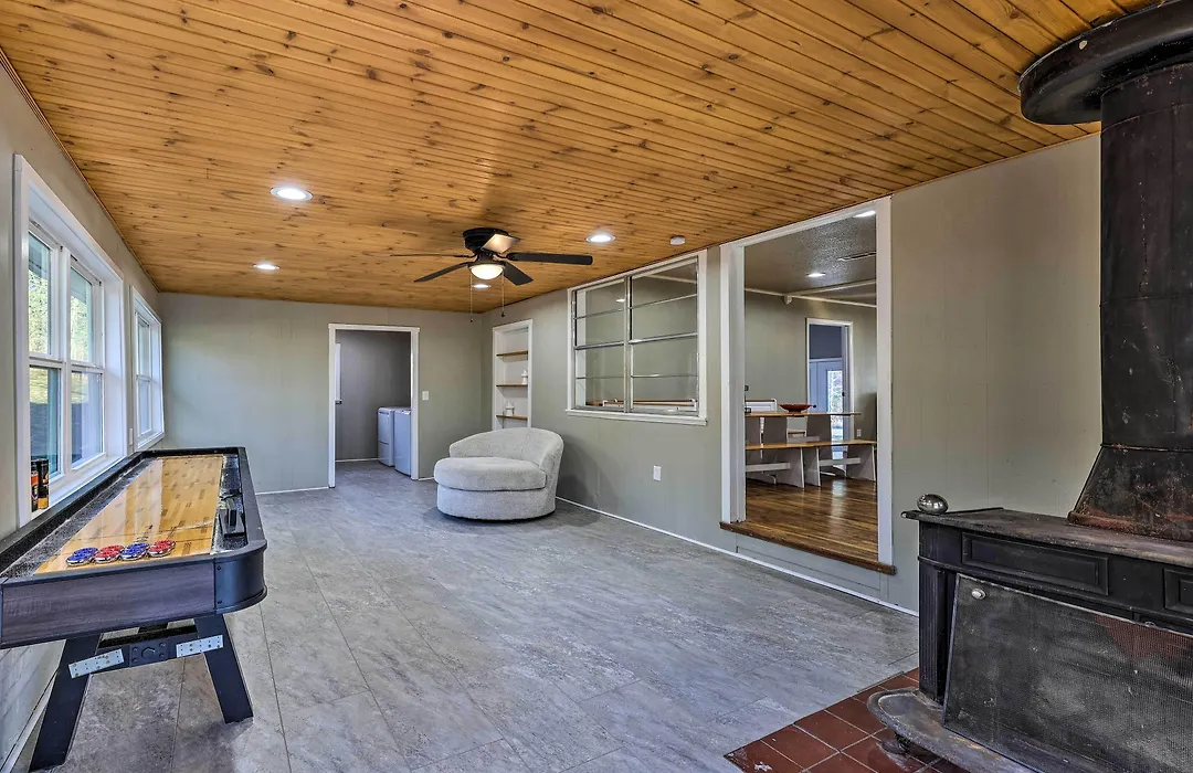 Fayetteville Vacation Rental - 2 Mi To Dtwn!-1