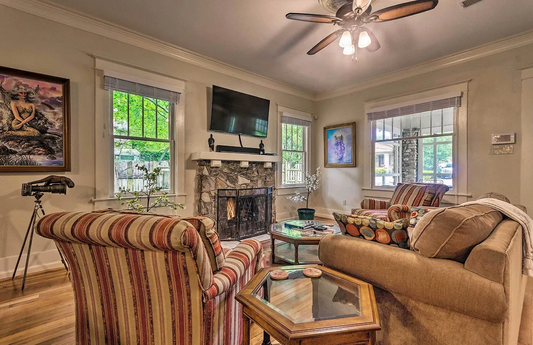 Spacious & Updated 1920'S Hsnp Craftsmen Home-1