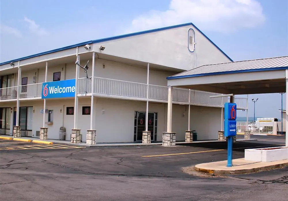 Motel 6 Van Buren-1