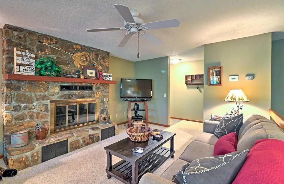 Waterfront Family Home With Deck, 5 Miles To Marina!-1