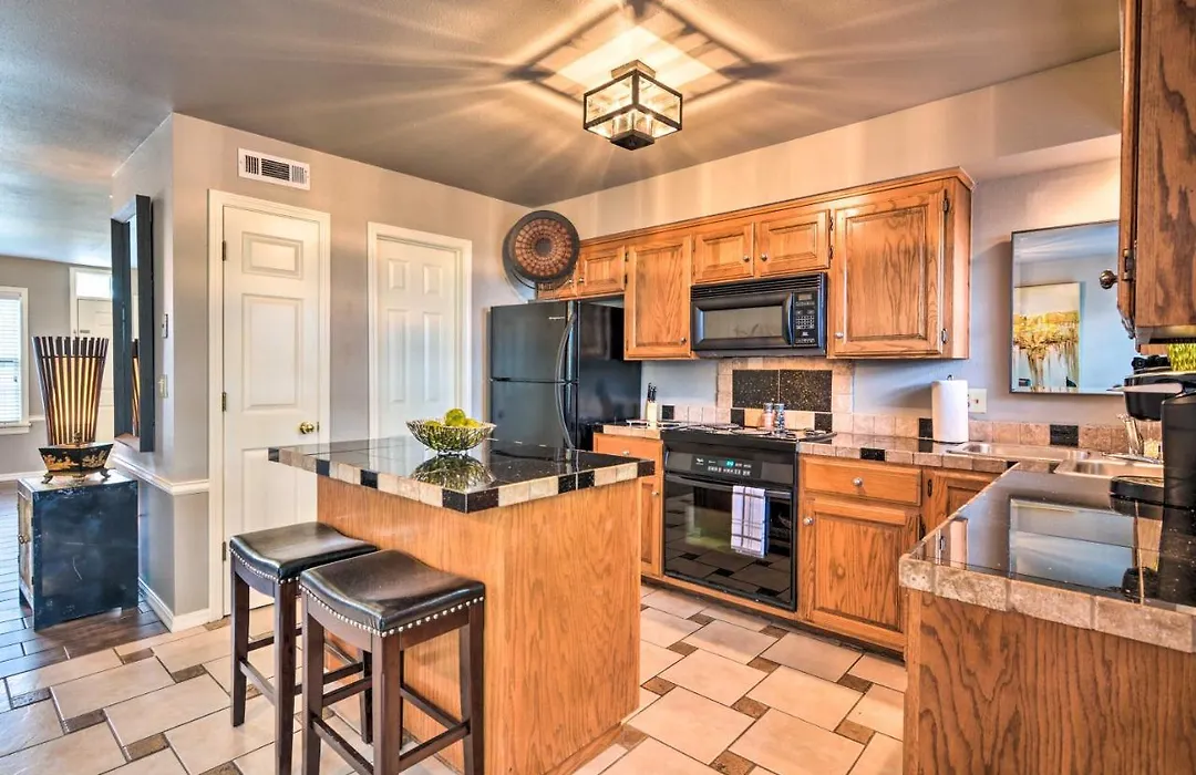 Fayetteville Home With Patio - 3 Half Mi To Downtown-1