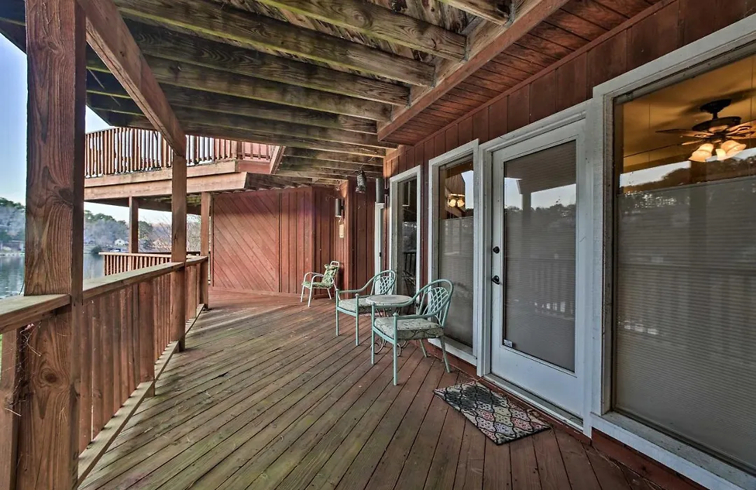 Lakefront Retreat With Dock And Beach 2 Miles To Golf-1