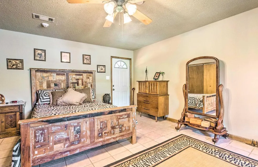 Updated Deck & Dock: Lakefront Home In Hot Springs-1