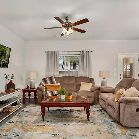 The Sicily House - 3 King Suites - Quiet Fayetteville Retreat-2